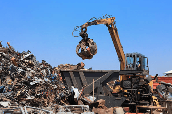 En Yakın Hurdacı tesisi ve ekibi